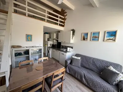 Cuisine ou kitchenette dans l'établissement Appartement lumineux a CALVI
