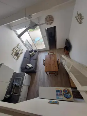 Coin salon dans l'établissement Appartement lumineux a CALVI