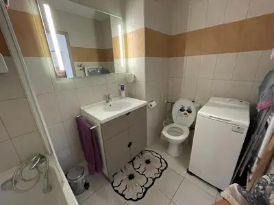Salle de bains dans l'établissement SAINT FLORENT studio terrasse 2 à 3 personnes calme avec piscine au sel