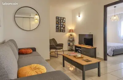 Télévision ou salle de divertissement dans l'établissement Appartement Lucciana Corse plage à 2 minutes