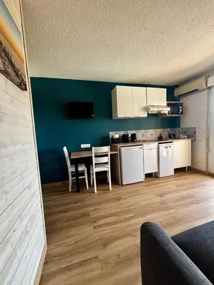Cuisine ou kitchenette dans l'établissement Studio di legnu à Saint-Florent