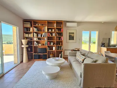 Coin salon dans l'établissement Belle villa vue mer Pietracorbara Cap Corse