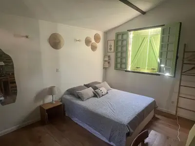 Un ou plusieurs lits dans un hébergement de l'établissement To a Book House in Corsica - chambres d'hôtes