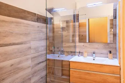 Salle de bains dans l'établissement Casa Santa Lucia - Climatisé au bord de Mer