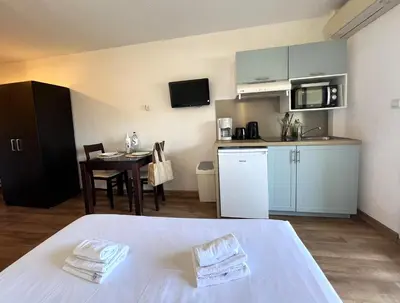 Cuisine ou kitchenette dans l'établissement Joli studio avec balcon vue mer à St Florent 140