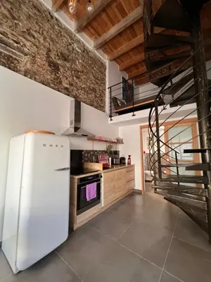 Cuisine ou kitchenette dans l'établissement Maison de village