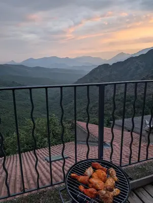 Vue générale sur la montagne ou vue sur la montagne depuis la maison de vacances