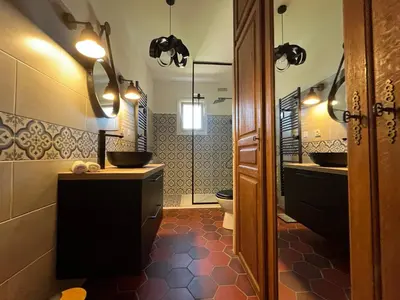 Salle de bains dans l'établissement Villa À Chjusella Santa Reparata di Balagna à 5kms des plages