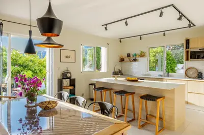 Cuisine ou kitchenette dans l'établissement U Munticellu - Piscine vue mer