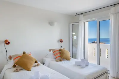 Un ou plusieurs lits dans un hébergement de l'établissement U Munticellu - Piscine vue mer