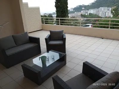 Vue générale sur la montagne ou vue sur la montagne depuis l'appartement