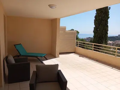 Balcon ou terrasse dans l'établissement T2 BASTIA vue panoramique mer montagne