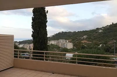 Vue générale sur la montagne ou vue sur la montagne depuis l'appartement