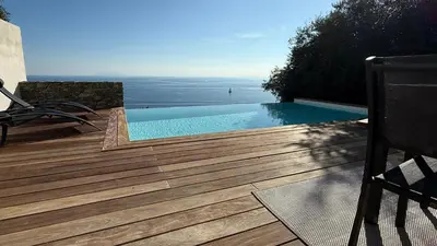 Piscine de l'établissement Villa Pietranera ou située à proximité