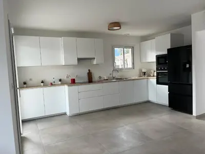 Cuisine ou kitchenette dans l'établissement Villa L et Villa J