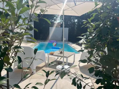 Piscine de l'établissement Villa L et Villa J ou située à proximité