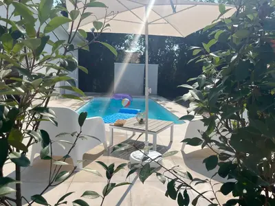 Piscine de l'établissement Villa L et Villa J ou située à proximité