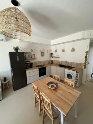 Cuisine ou kitchenette dans l'établissement La Villa des Sables Borgu