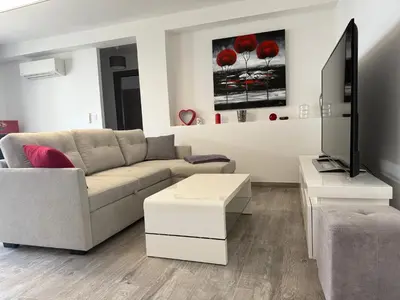 Télévision ou salle de divertissement dans l'établissement Confortable T3 10 min plage