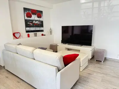 Télévision ou salle de divertissement dans l'établissement Confortable T3 10 min plage