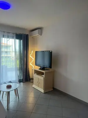 Télévision ou salle de divertissement dans l'établissement CORSE RESIDENCE COSTA D'ORO Folelli F3
