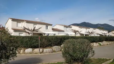 Vue générale sur la montagne ou vue sur la montagne depuis la villa