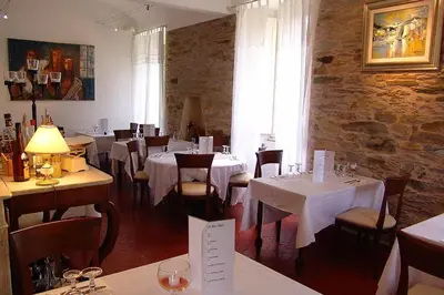 Restaurant ou autre lieu de restauration dans l'établissement Hotel-Restaurant Le Vieux Moulin