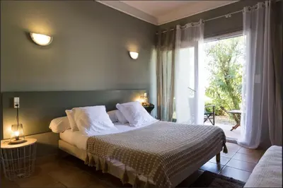 Un ou plusieurs lits dans un hébergement de l'établissement Hotel-Restaurant Le Vieux Moulin