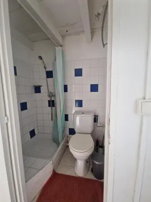 Salle de bains dans l'établissement Maison authentique au cœur du village de Méria