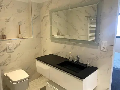 Salle de bains dans l'établissement Grand appartement Prestige sur la mer