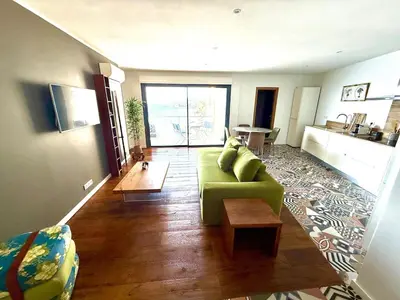 Télévision ou salle de divertissement dans l'établissement Grand appartement Prestige sur la mer