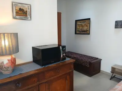 Télévision ou salle de divertissement dans l'établissement Chambre avec SDB WC à 100 m du départ du GR20