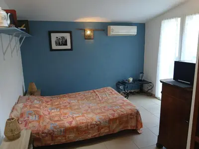 Un ou plusieurs lits dans un hébergement de l'établissement Chambre avec SDB WC à 100 m du départ du GR20