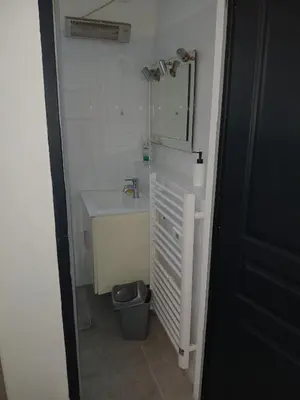 Salle de bains dans l'établissement Chambre avec SDB WC à 100 m du départ du GR20