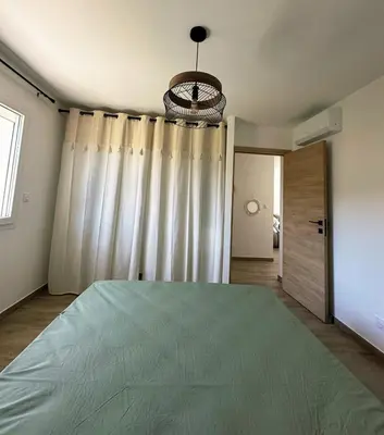 Un ou plusieurs lits dans un hébergement de l'établissement Logement indépendant avec piscine privée