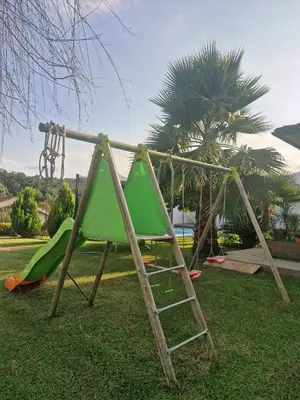Aire de jeux pour enfants de l'établissement Logement indépendant avec piscine privée