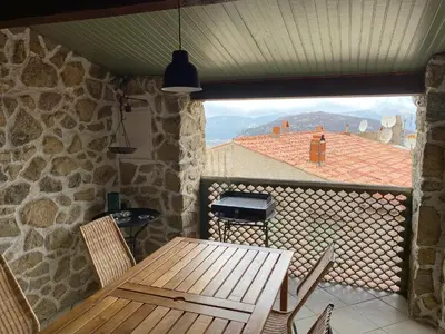 Vue générale sur la montagne ou vue sur la montagne depuis la maison de vacances