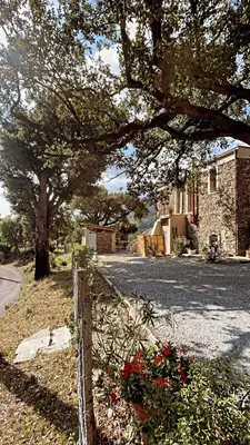 Jardin de l'établissement Demeure de charme, appartement du Campu di l altru mondu