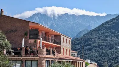 Vue générale sur la montagne ou vue sur la montagne depuis l'appartement