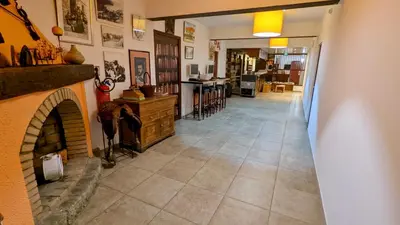 Restaurant ou autre lieu de restauration dans l'établissement Grand T2 duplex, terrasse et jardin