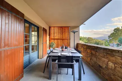 Vue générale sur la montagne ou vue sur la montagne depuis l'appartement
