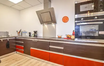 Cuisine ou kitchenette dans l'établissement 2 Bedroom Cozy Apartment In Prunete