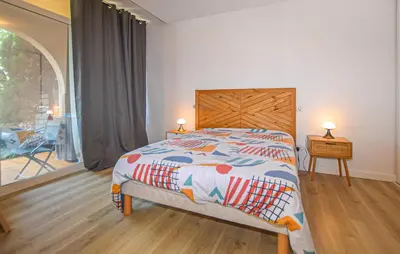 Un ou plusieurs lits dans un hébergement de l'établissement 2 Bedroom Cozy Apartment In Prunete