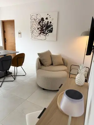 Télévision ou salle de divertissement dans l'établissement villa louise