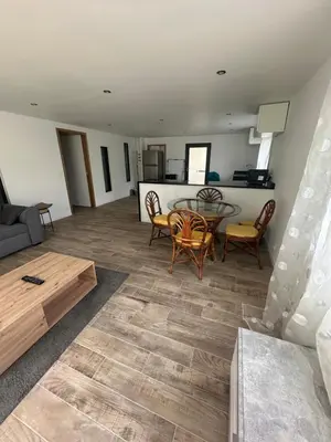Coin salon dans l'établissement Appartement proche de la rivière et de la plage !