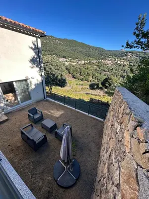 Vue générale sur la montagne ou vue sur la montagne depuis l'appartement