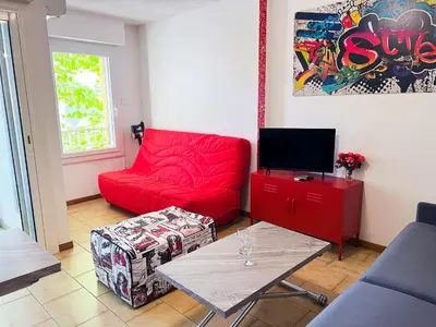 Télévision ou salle de divertissement dans l'établissement Appartement 45m2 Centre Île Rousse Plage à 100m Vue Mer