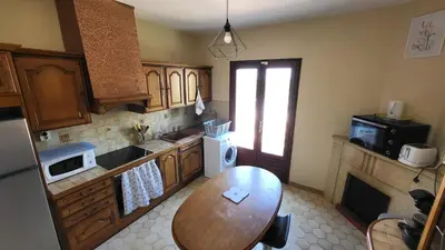 Cuisine ou kitchenette dans l'établissement Grand appartement Vescovato entre mer et montagne