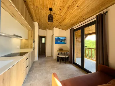 Cuisine ou kitchenette dans l'établissement CAP PARADISU - Chalet vue mer et montagne