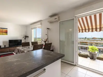 Télévision ou salle de divertissement dans l'établissement Apartment Albarella by Interhome